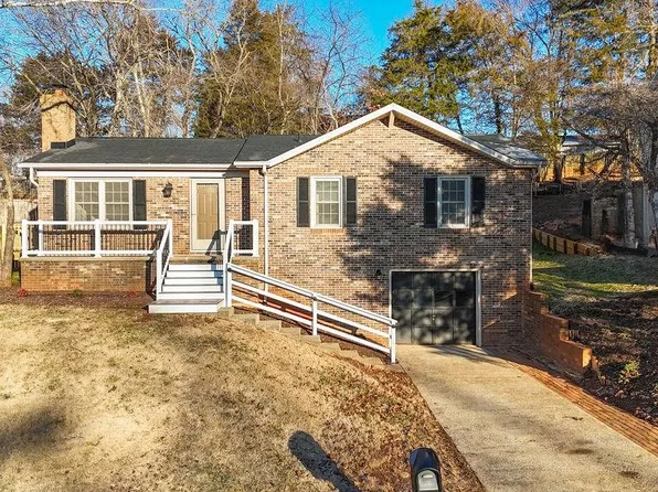 222 Barnsdale Rd, Charlottesville, VA 22911