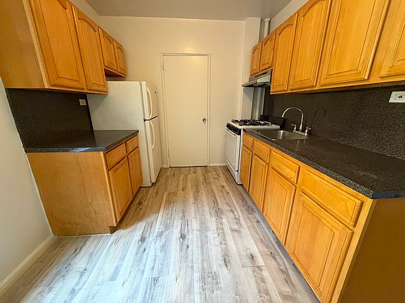 3rd image of 500 W 235th St APT 4G