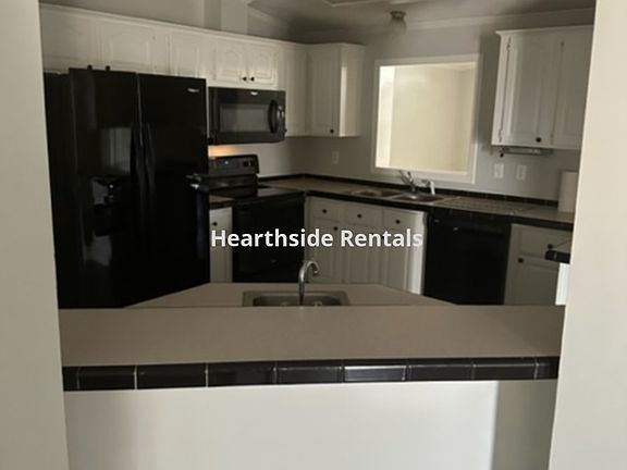 3rd image of 3182 N Main St