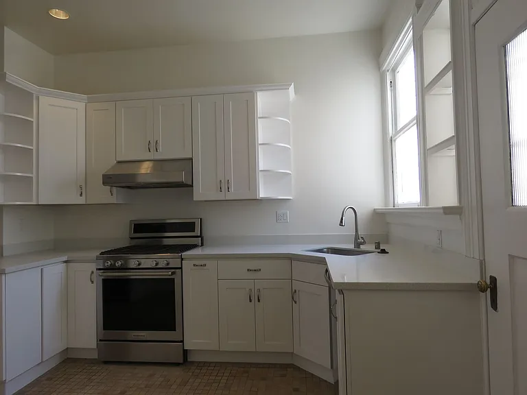 819 Ashbury St — Photo 22