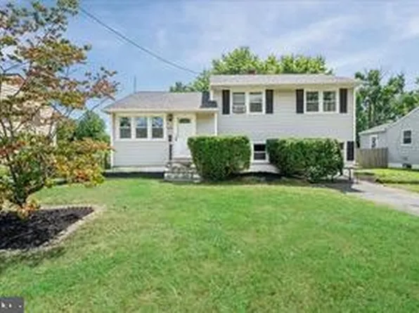 1424 Oak Hill Dr, Wilmington, DE 19805