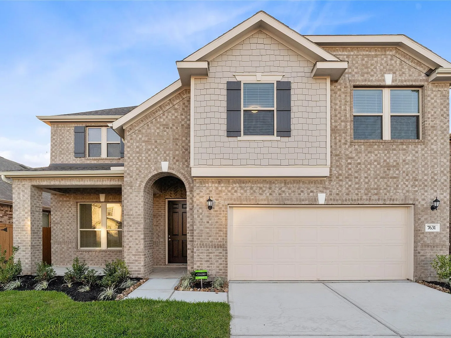 4 bed, 2.5 bath, 2839 sqft, $3,300 — Photo 1