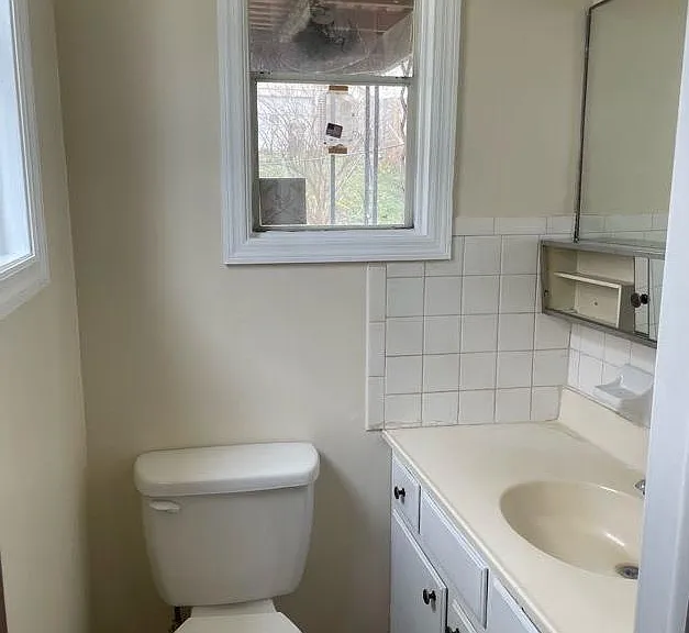 822 E Sycamore St — Photo 16