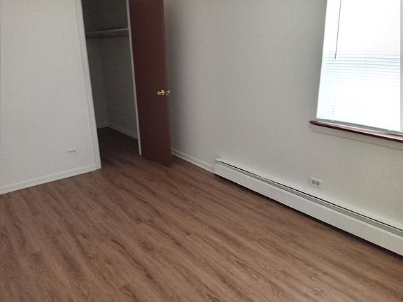 5th image of 10560 W Touhy Ave