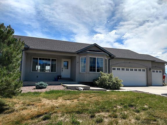 Executive style 3 bedroom, 2 bath rental with 3 car garage