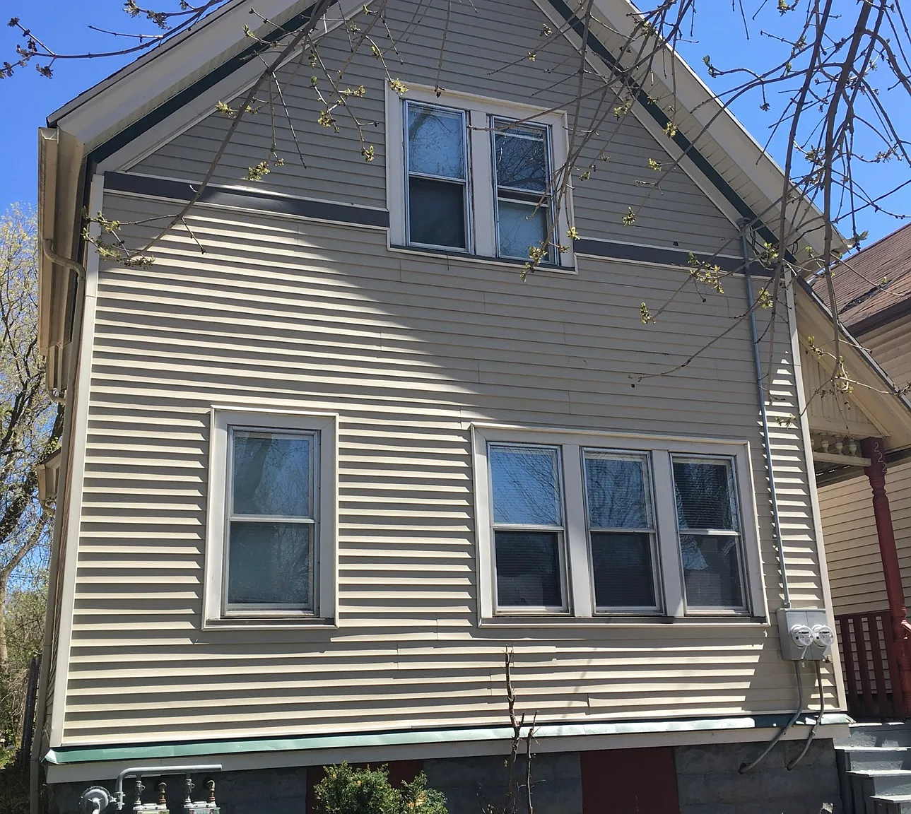 3 bed, 950 sqft, $998 — Photo 1