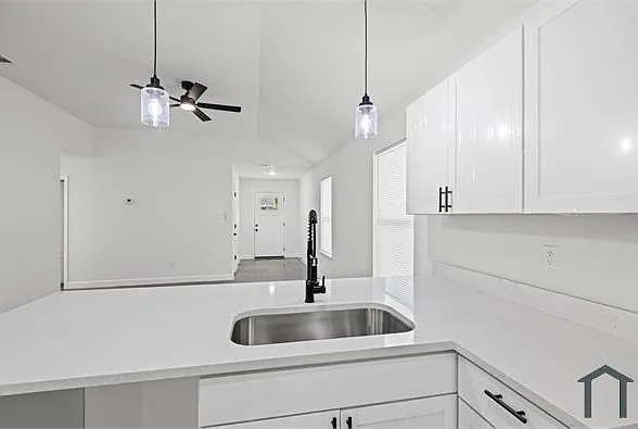 721 Eva St — Photo 7