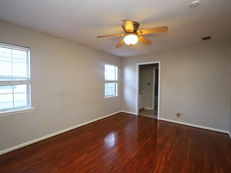 4116 Hamilton Cir — Photo 3