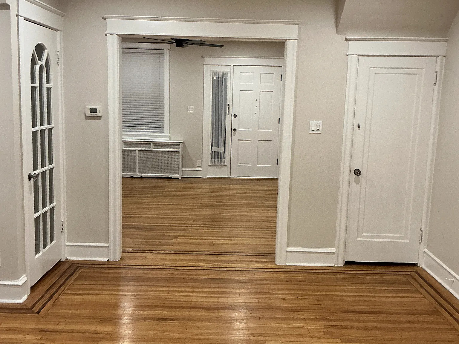3 bed, 1.5 bath, 1328 sqft, $2,600 — Photo 4