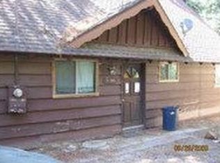 31300 Oakleaf Dr, Running Springs, CA 92382