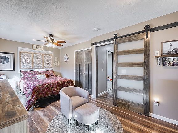 3rd image of 2400 S Royal Ct