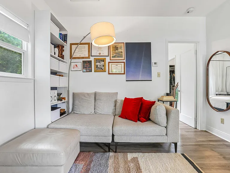 4519 Avenue H #B — Photo 4