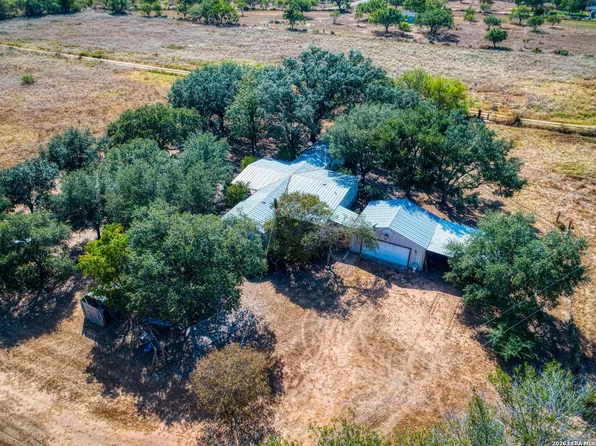 1555 Hoffman Road, Lytle, TX 78052