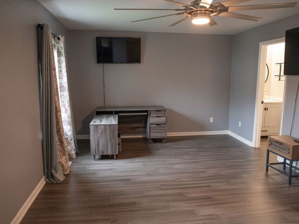 1378 Arlington Ct, Geneva, IL 60134