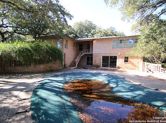 4th image of 813 Ivy Ln