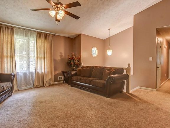 4th image of 1104 Plantation Dr SE