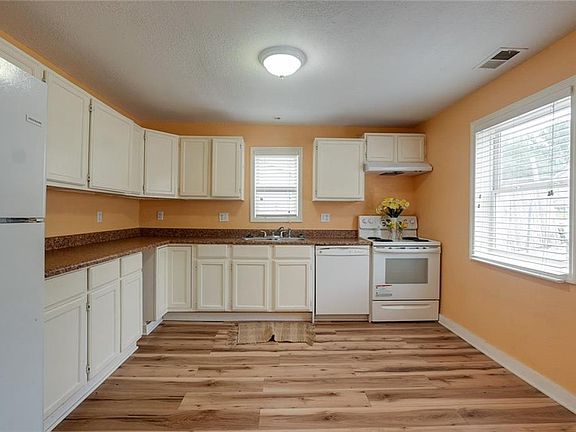 5th image of 814 E Hayward Ave