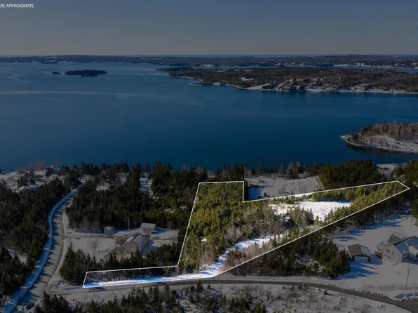 8 Panorama Dr, Halifax, NS B0J 1P0