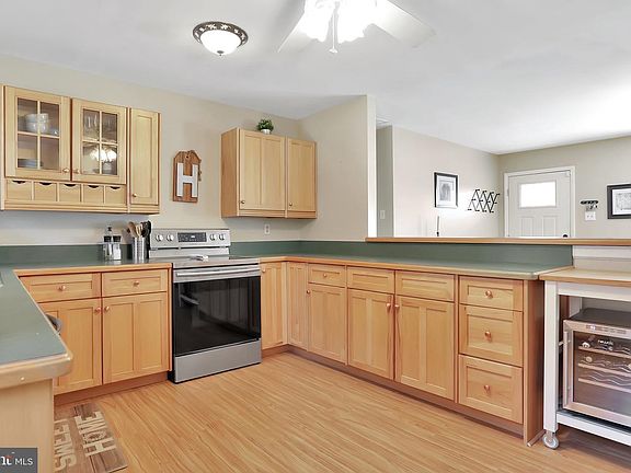 5th image of 113 Greenwood Dr