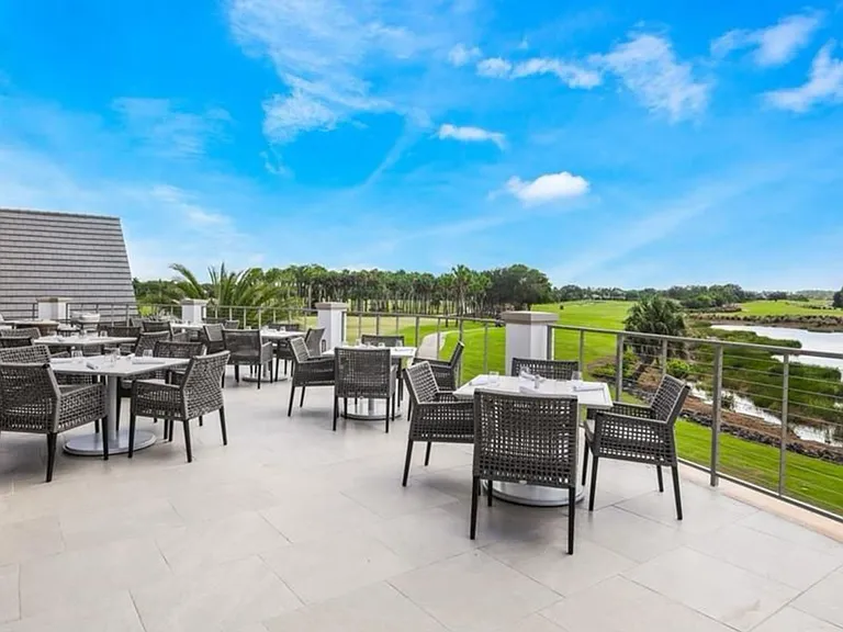 Alfresco dining