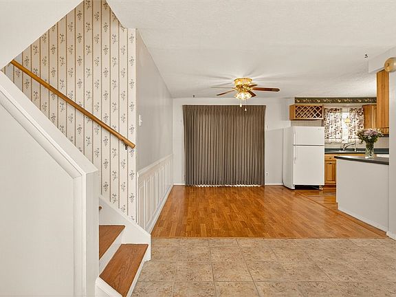 5th image of 110 Colonnade Dr