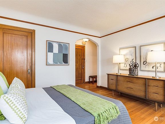 4th image of 124 Warren Ave N APT 303