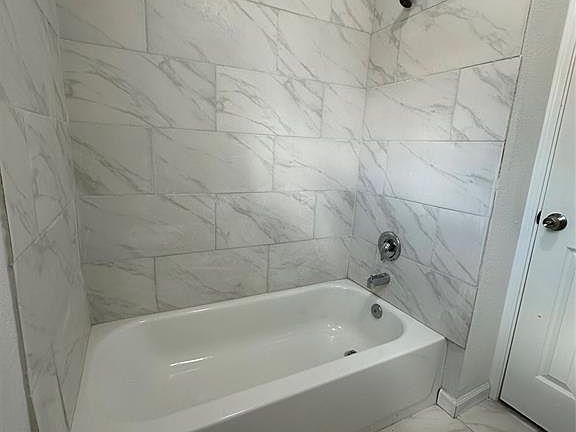 4th image of 3805 Wipprecht St APT 6