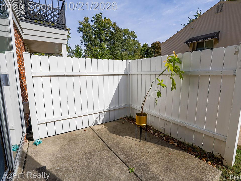 24451 Meadow Bridge Dr, photo 18