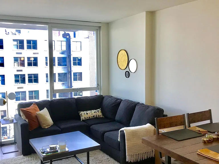 905 N Orleans St — Photo 1