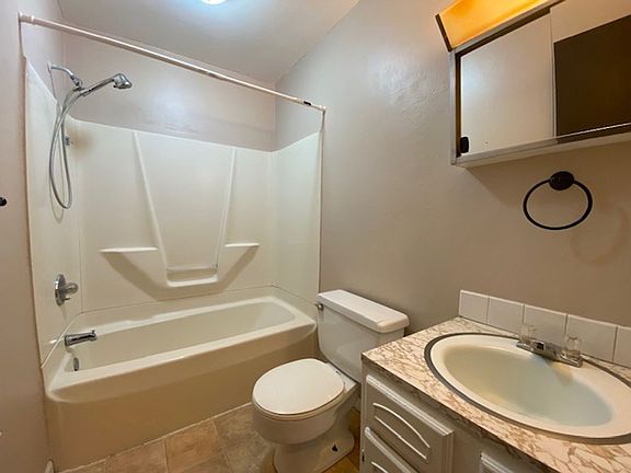 5th image of 419-423 N Russell St #421
