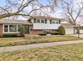555 N Cherry Dr, Glenwood, IL 60425