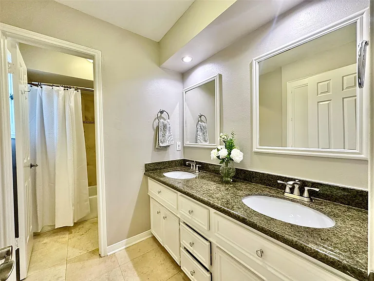 2514 Nantucket Dr #C — Photo 23