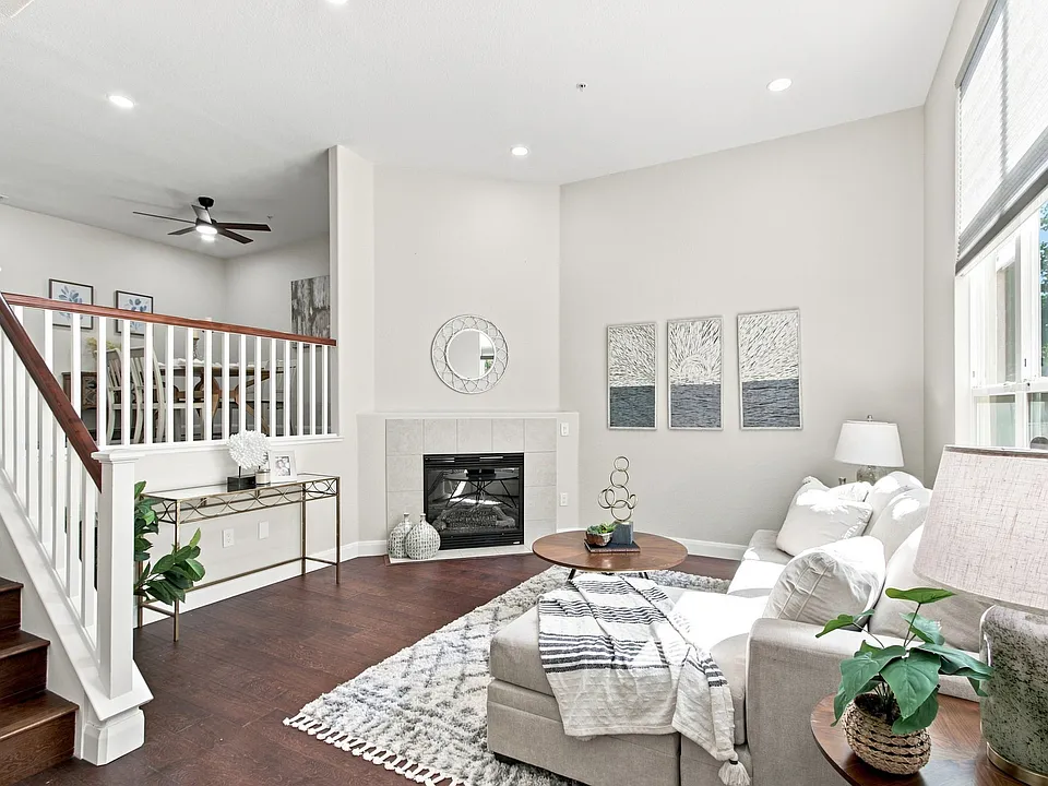 37 Esfahan Dr