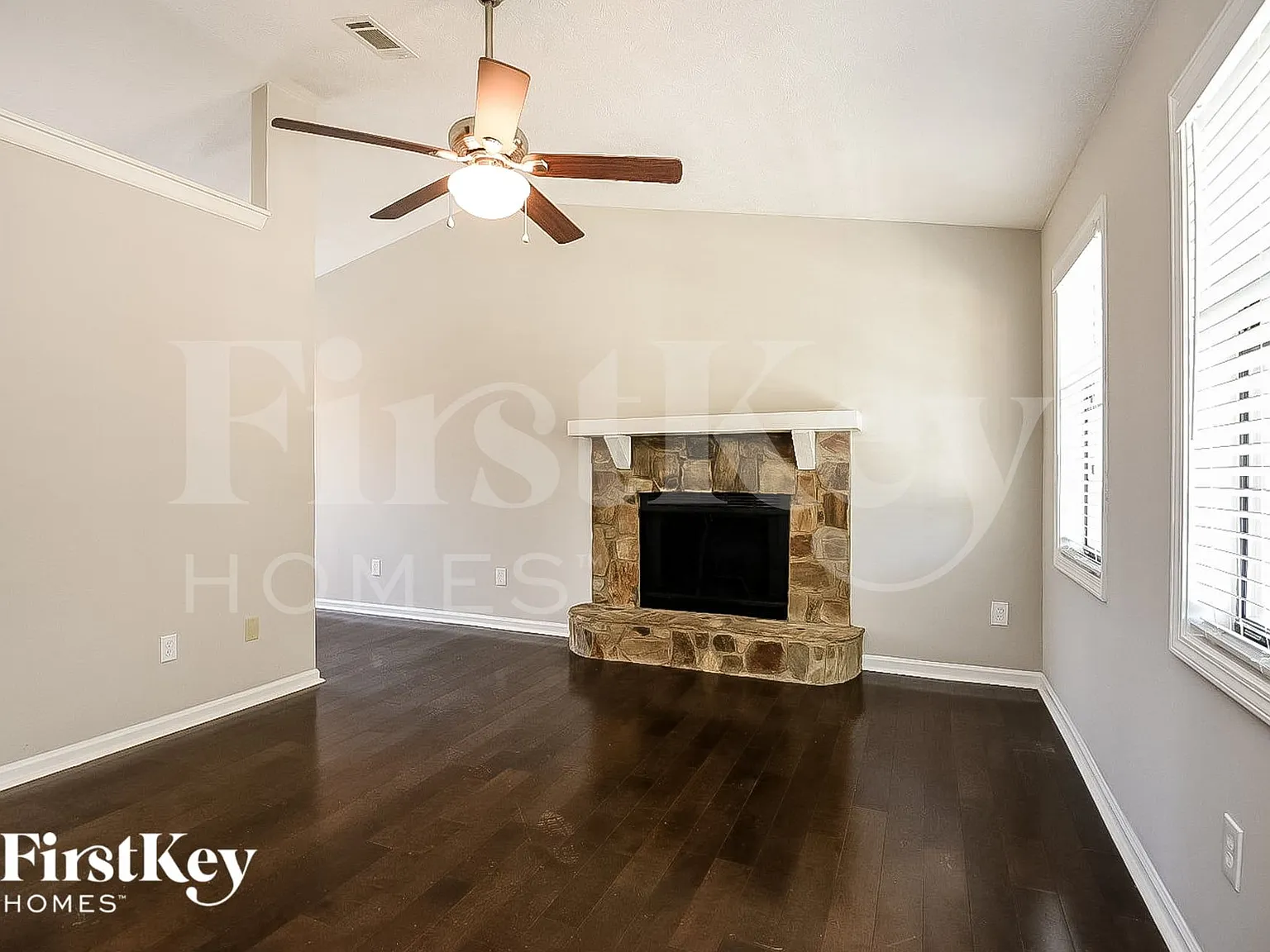 3 bed, 2.0 bath, 1096 sqft, $2,165 — Photo 4