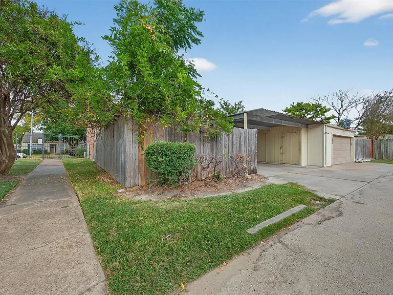10913 Bexley Dr #913 — Photo 34