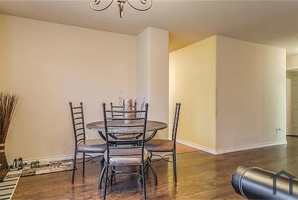 8832 Elk Creek Ln — Photo 10