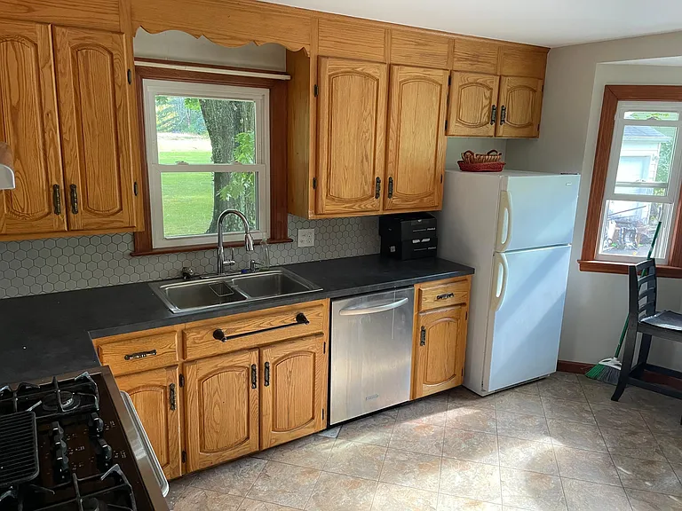 1592 N Creek Rd — Photo 16
