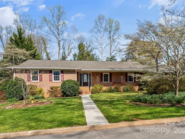 104 Rockview Ln, Morganton, NC 28655
