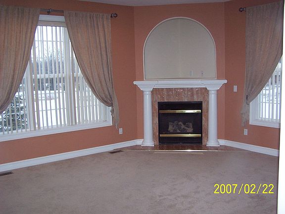 FARMILY ROOM WITH FIREPLACE