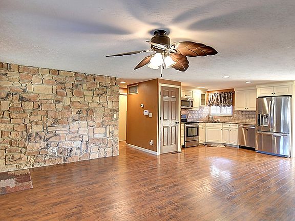 5th image of 3891 Endover Rd