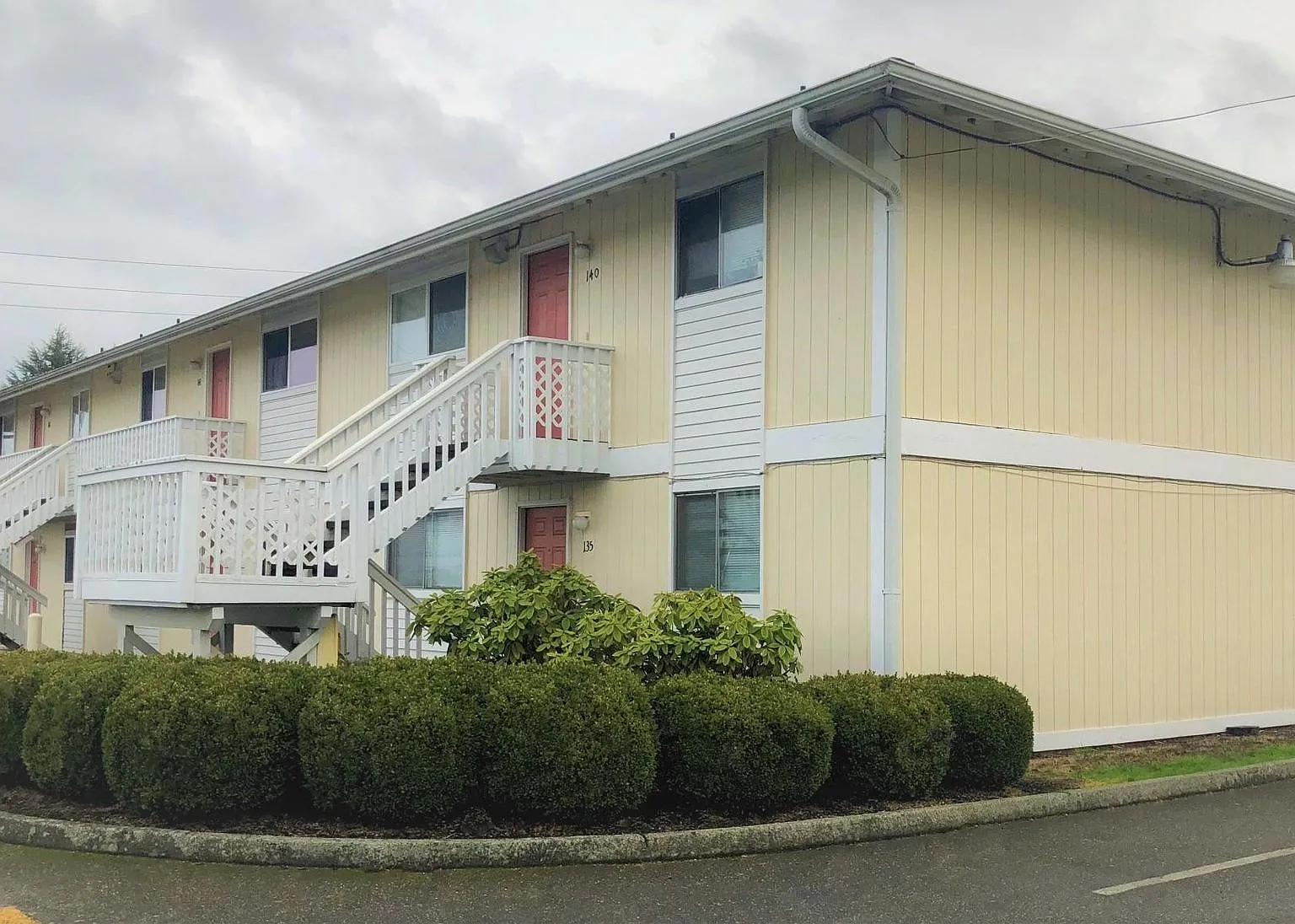 Somerset Apartments — Photo 1