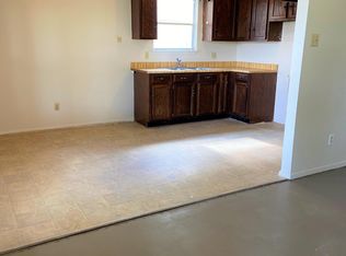 657 W 4th St APT 16, Yorktown, TX 78164
