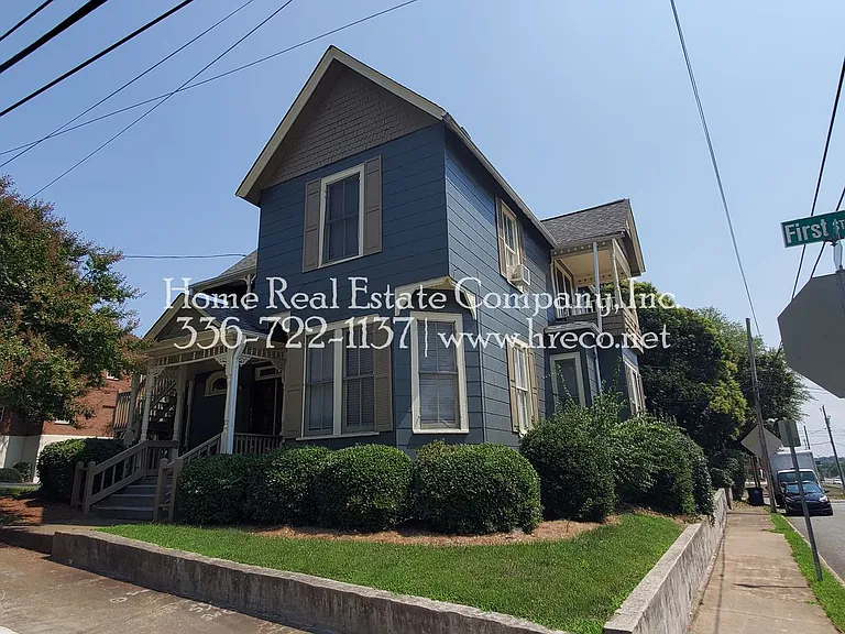 412 W 1st St #A — Photo 2