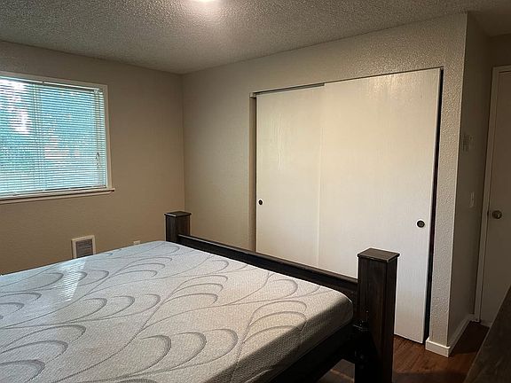 4th image of 1410 Goldenrod Dr SE
