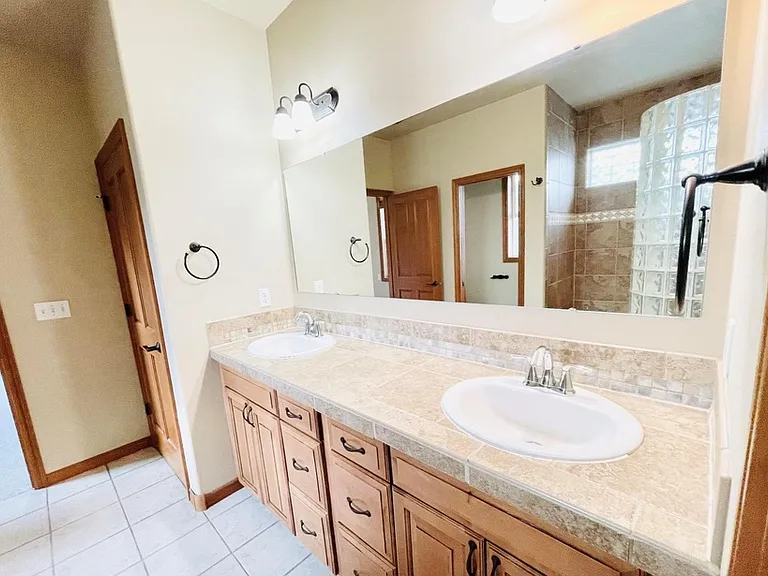 5805 Englewood Ave — Photo 18