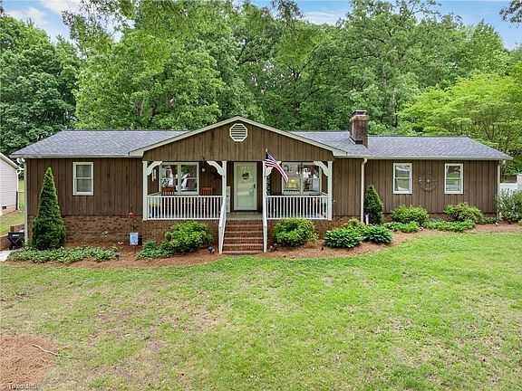 3rd image of 1025 Springwood Ln