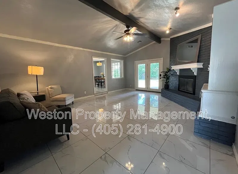 4 bed, 2.0 bath, 2252 sqft, $2,200 — Photo 4