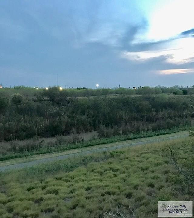 2nd image of 324 E Arroyo Dr