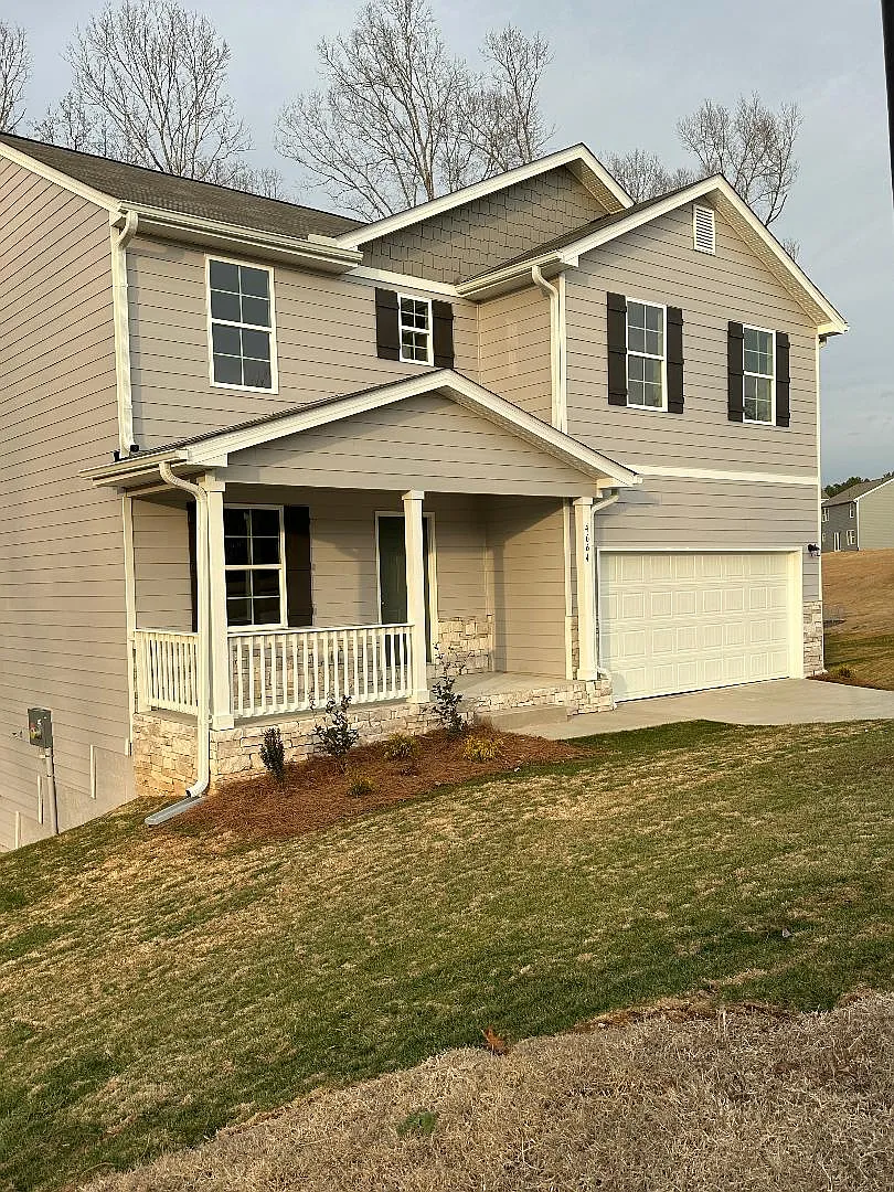 4 bed, 2.5 bath, 2058 sqft, $2,600 — Photo 2