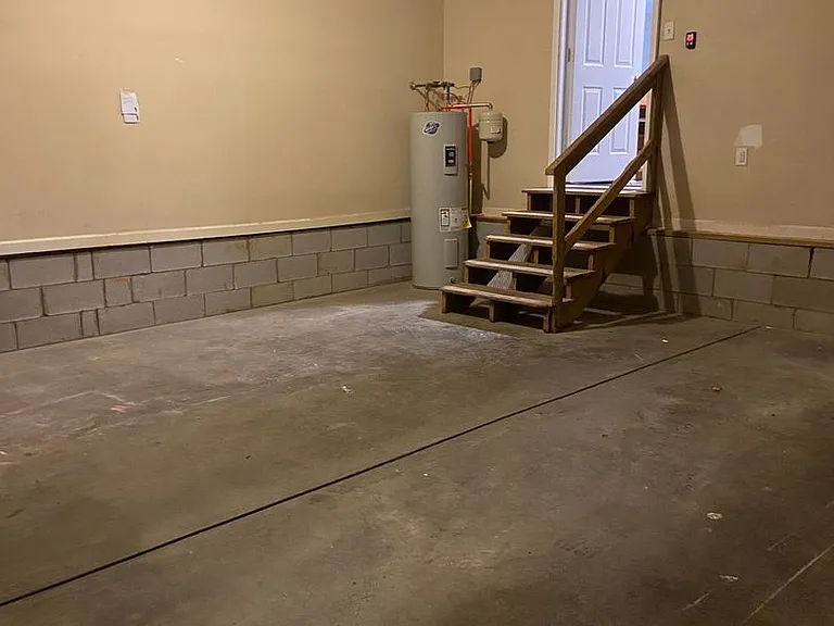 221 Hanover Ct — Photo 8